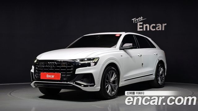 Audi Q8 55 TFSI Quattro Premium - фото 0