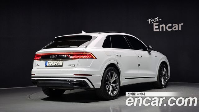 Audi Q8 55 TFSI Quattro Premium - фото 1