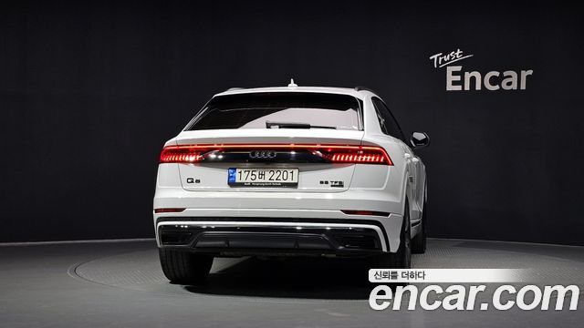 Audi Q8 55 TFSI Quattro Premium - фото 3