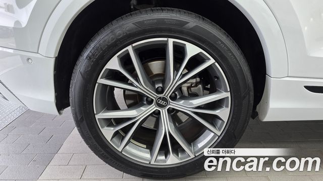 Audi Q8 55 TFSI Quattro Premium - фото 4