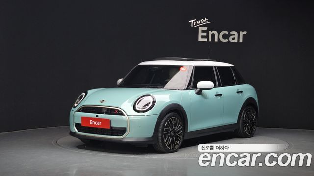 Mini Cooper 4-го поколения 5 Door Favoured - фото 0