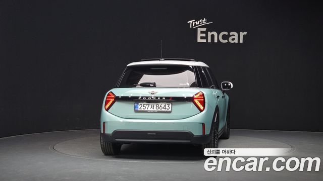 Mini Cooper 4-го поколения 5 Door Favoured - фото 3