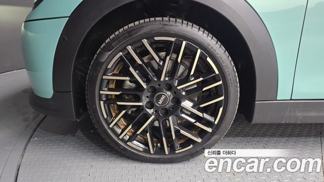 Mini Cooper 4-го поколения 5 Door Favoured - фото 4
