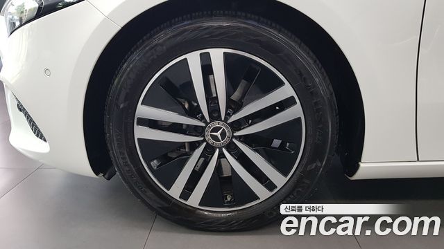 Mercedes-Benz A-Class W177 A220 Sedan - фото 4