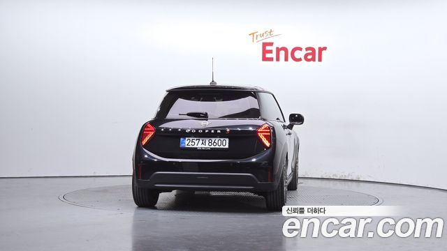 Mini Cooper 4-го поколения Favoured - фото 3