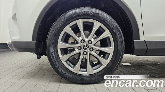Toyota RAV4 2.5 4WD Hybrid 4th - фото 4