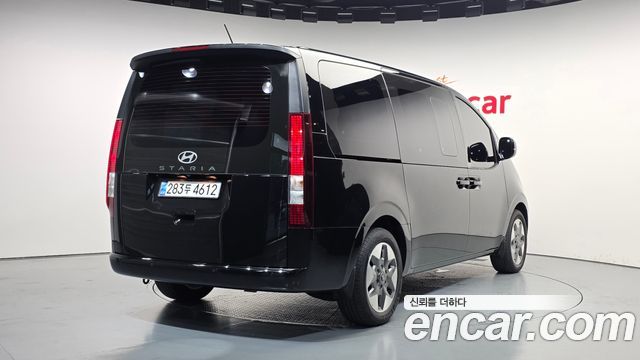 Hyundai Staria HEV 1.6 Tourer 9-Seater Modern - фото 1