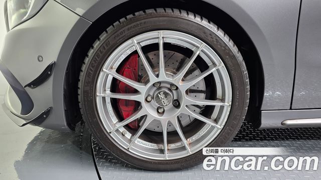 Mercedes-Benz A-Class W176 A45 AMG 4MATIC - фото 4