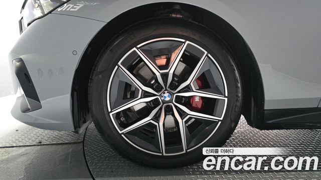 BMW 5-Series G60 520i Special Edition - фото 4