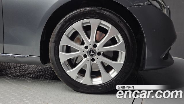 Mercedes-Benz E-Class W213 E300 4MATIC Exclusive - фото 3