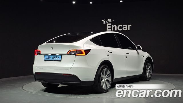 Tesla Model Y RWD - фото 1