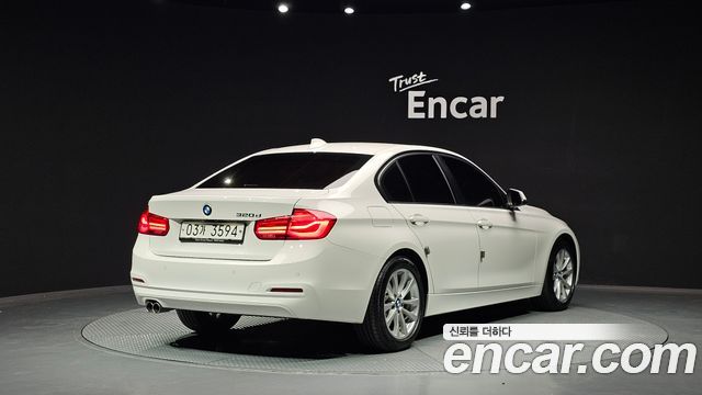 BMW 3-Series F30 320d - фото 1