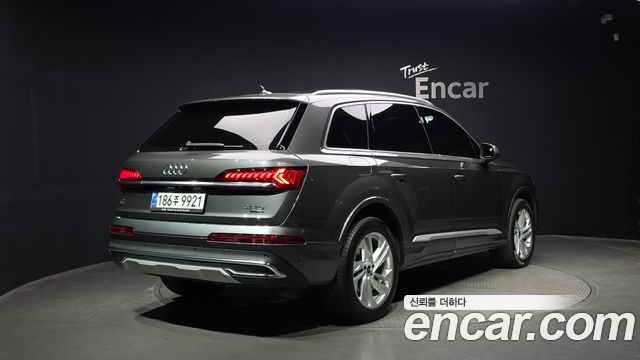 Audi Q7 45 TDI Quattro - фото 0