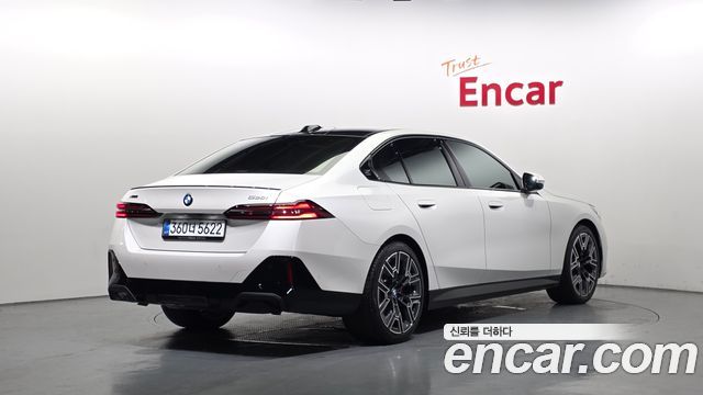 BMW 5-Series G60 530i xDrive M Sport Pro Special Edition - фото 1