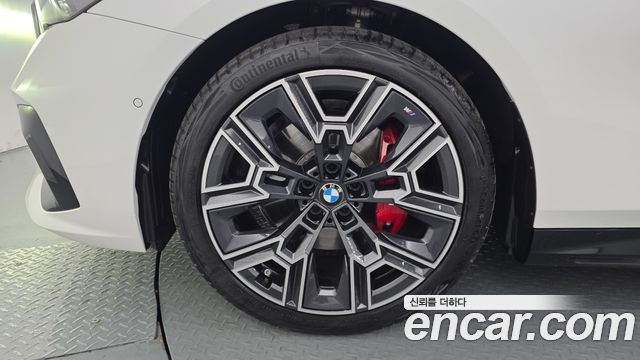 BMW 5-Series G60 530i xDrive M Sport Pro Special Edition - фото 4