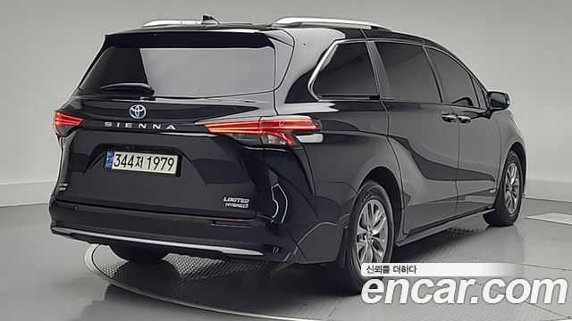 Toyota Sienna 4-го поколения 2.5 Hybrid AWD - фото 1