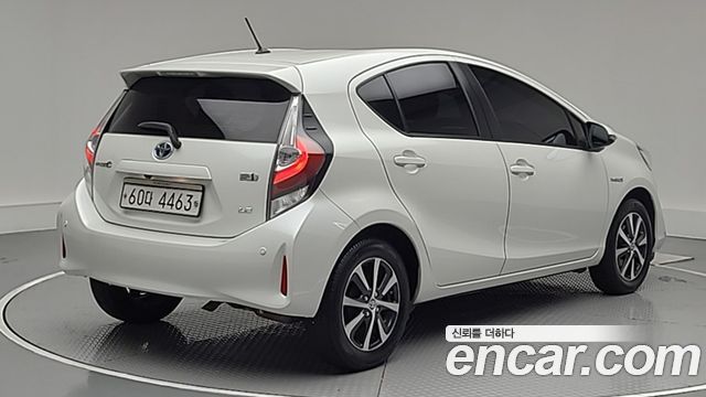Toyota Prius 1.5 - фото 1