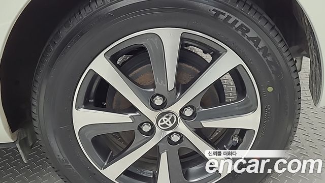 Toyota Prius 1.5 - фото 4
