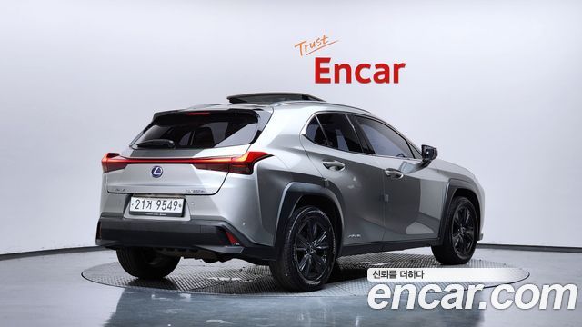 Lexus UX 2.0 2WD - фото 1