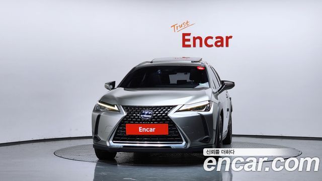 Lexus UX 2.0 2WD - фото 2