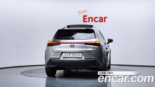 Lexus UX 2.0 2WD - фото 3