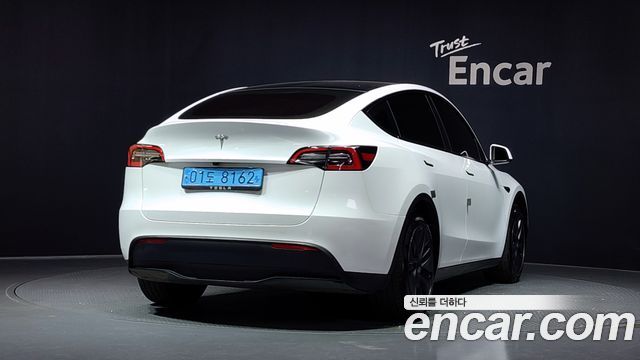 Tesla Model Y RWD - фото 1
