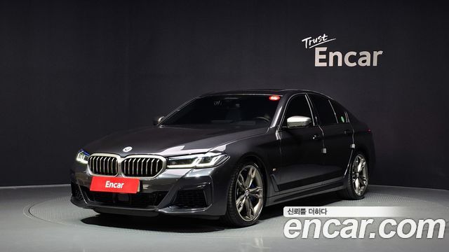 BMW 5-Series G30 M550i xDrive - фото 0