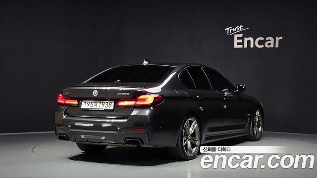BMW 5-Series G30 M550i xDrive - фото 1