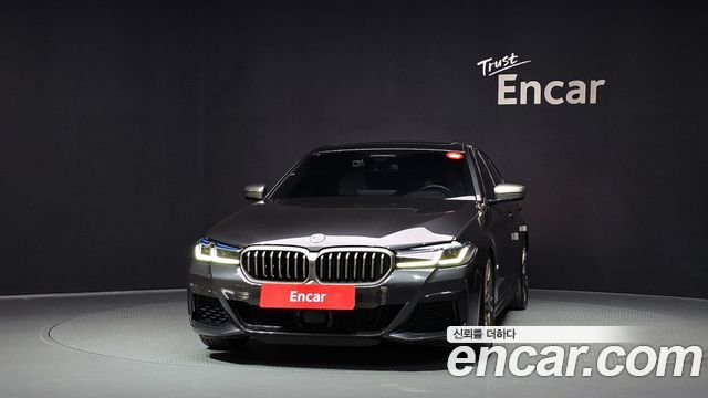 BMW 5-Series G30 M550i xDrive - фото 2