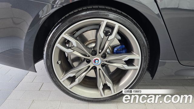 BMW 5-Series G30 M550i xDrive - фото 4