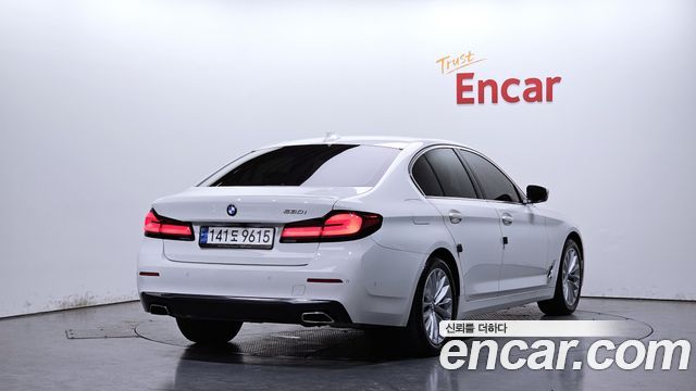 BMW 5-Series G30 530i Luxury - фото 0
