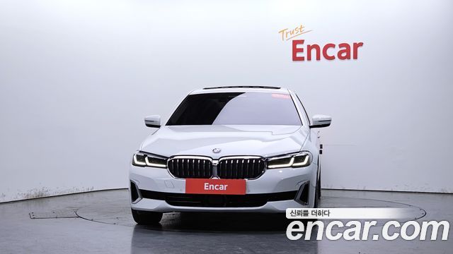 BMW 5-Series G30 530i Luxury - фото 1