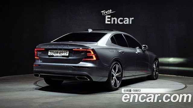 Volvo S60 3-го поколения T5 Inscroption - фото 1
