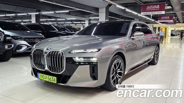 BMW 7-Series G70 740i xDrive M Sport - фото 1