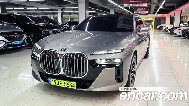 BMW 7-Series G70 740i xDrive M Sport - фото 3