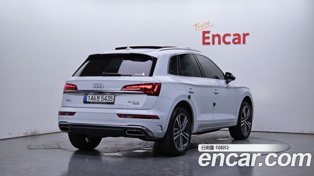 Audi Q5 FY 45 TFSI Quattro Premium - фото 1