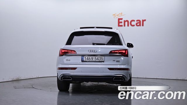 Audi Q5 FY 45 TFSI Quattro Premium - фото 3