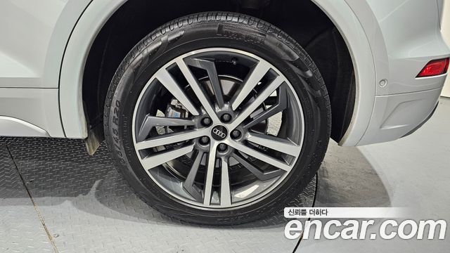 Audi Q5 FY 45 TFSI Quattro Premium - фото 4
