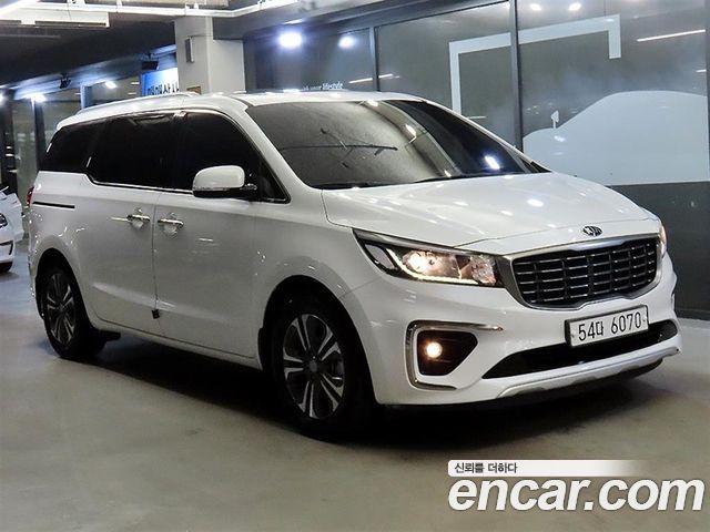 Kia Carnival Новый 9-Seater Luxury - фото 0