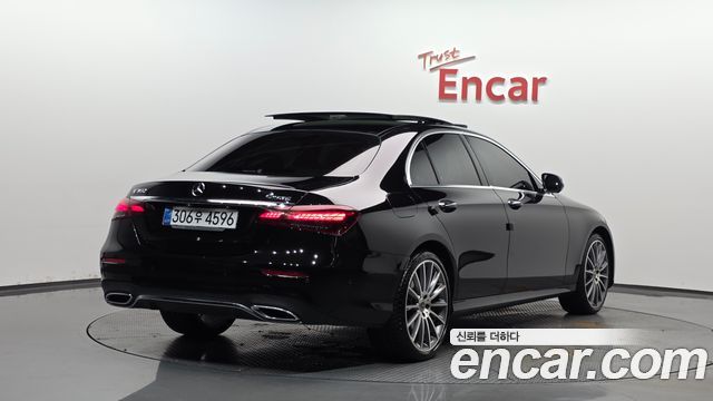 Mercedes-Benz E-Class W213 E350 4MATIC AMG Line - фото 1