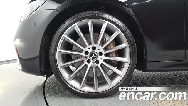 Mercedes-Benz E-Class W213 E350 4MATIC AMG Line - фото 4