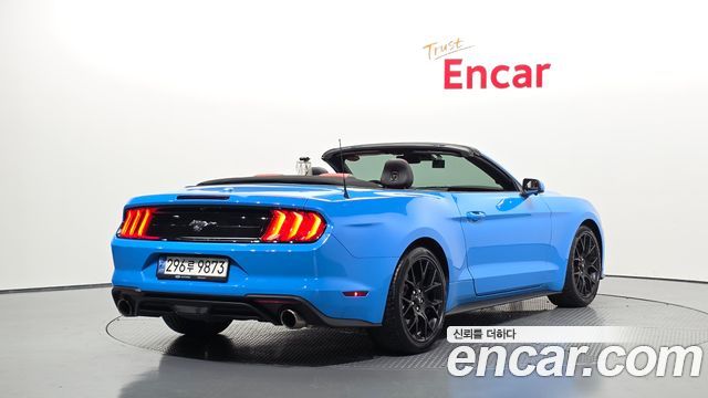 Ford Mustang Coupe - фото 1