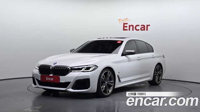 BMW 5-Series G30 M550i xDrive - фото 0