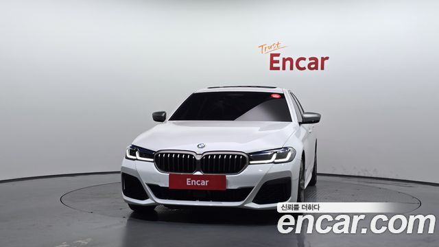 BMW 5-Series G30 M550i xDrive - фото 2