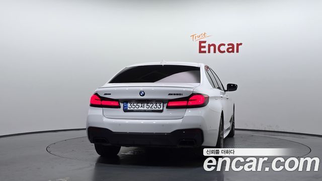 BMW 5-Series G30 M550i xDrive - фото 3