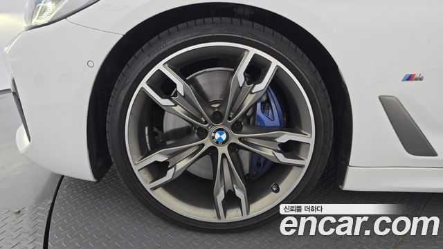 BMW 5-Series G30 M550i xDrive - фото 4