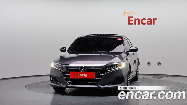 Honda Accord 10-го поколения 2.0 Hybrid Touring - фото 2