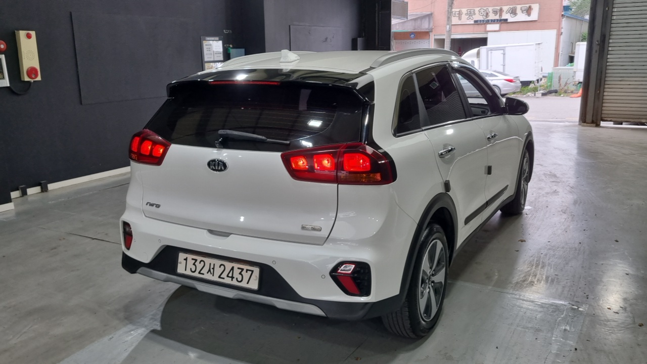 Kia Niro Новый 1.6 HEV Luxury - фото 1