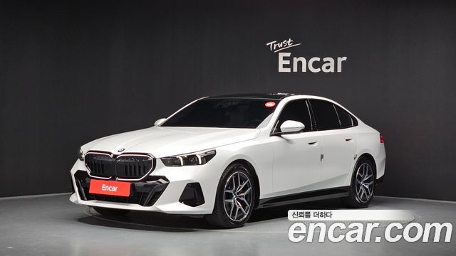 BMW 5-Series G60 520i Special Edition - фото 0