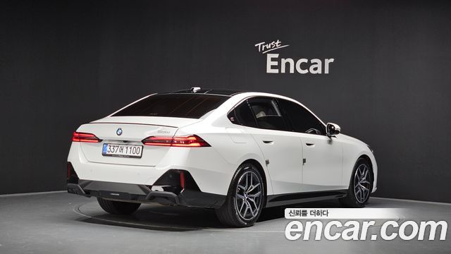BMW 5-Series G60 520i Special Edition - фото 1